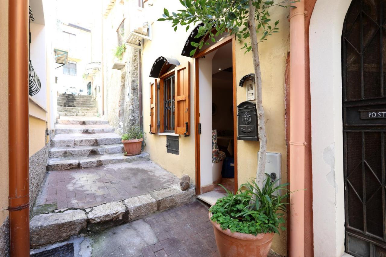 Porta Catania & Duomo Cozy Apartment Taormina Bagian luar foto